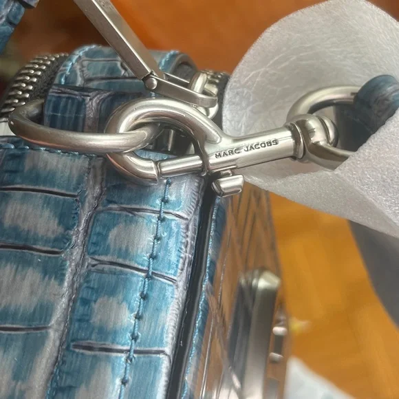 MARC JACOBS Snapshot
Bag Blue 'The Croc - Color: HARBOR BLUE with dust bag🔥🔥🔥 - Picture 8 of 14